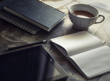 Be distracted by the readable content of a page when